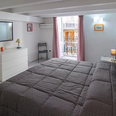 Maniace Homes - Federico & Angelica By Ortigia
