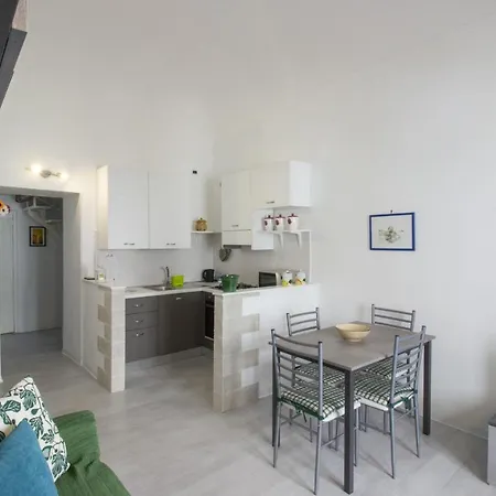 Maniace Homes - Federico & Angelica By Ortigia